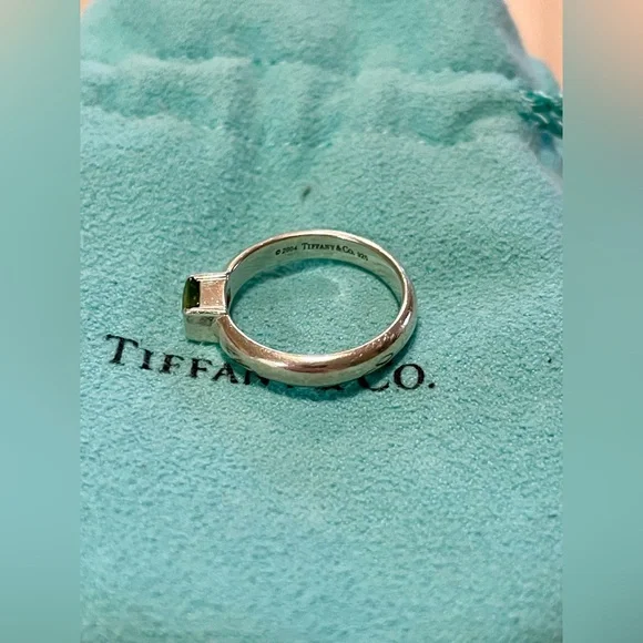 Tiffany & Co. Peridot Stacking Ring Size 5 - Picture 4 of 6
